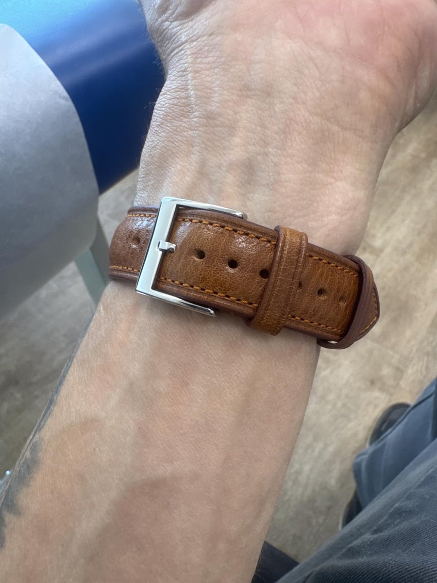 zhenhao888's tweet photo. Gomvadr italian tuscany leather watch band. Thick and Soft. Elevate your style with the timeless elegance of a Tan leather watch band. Sophistication in every detail.
#watchband #mens watch band #watch strap #men’s watch band #mens watch strap #men’s leather watch band #watch https://t.co/BTq1dr3uLh