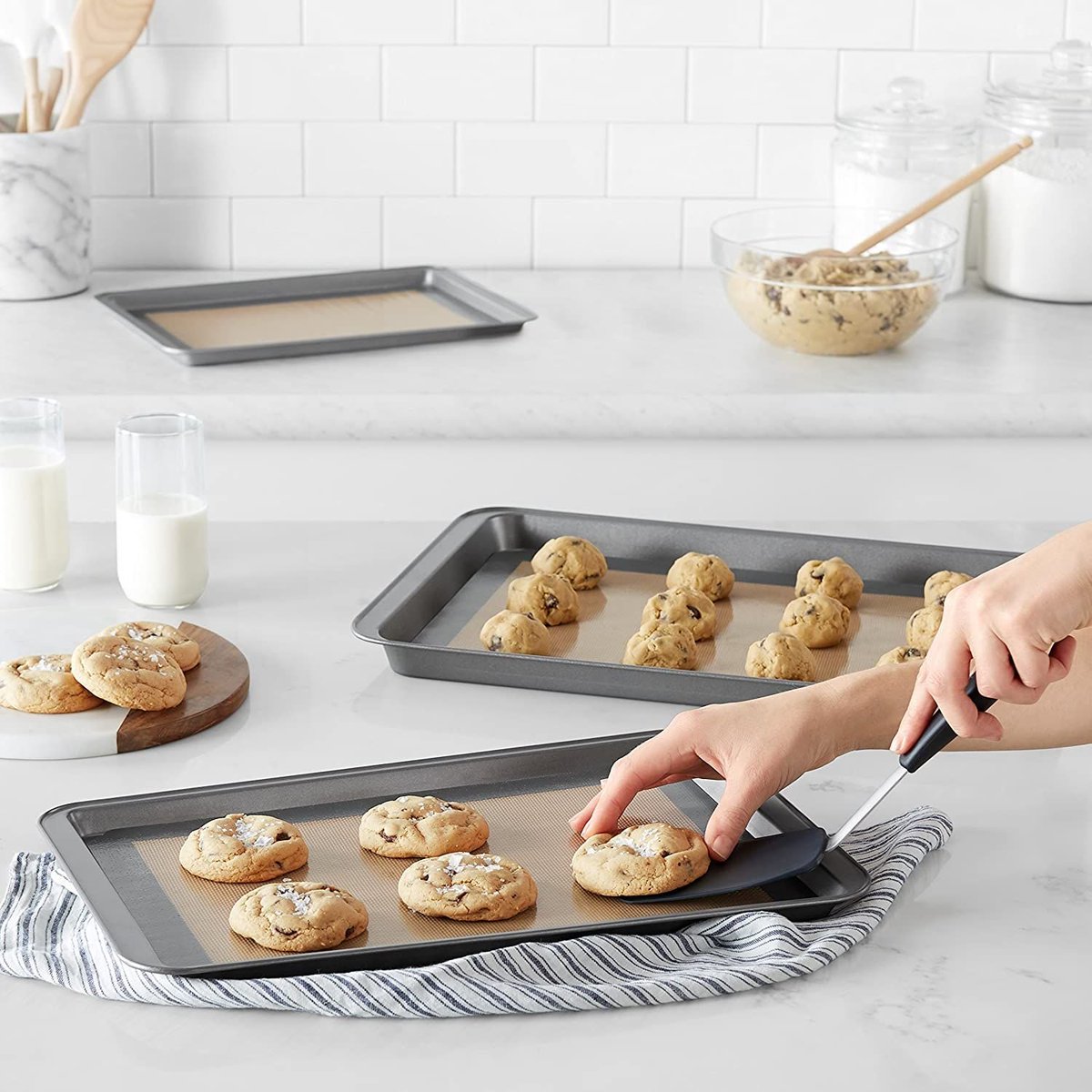 allkitsupplies's tweet image. Bakeware

Bake like a pro 🍪✨
Everything you need for cookies, cakes &amp;amp; more
👉 allkitchensupplies.com/bakeware

#Baking #Bakeware #HomeBaker #KitchenTools #SweetTreats