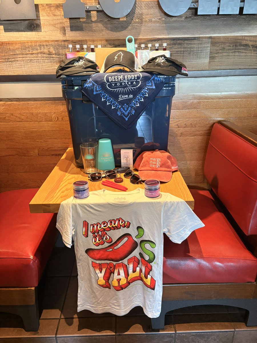 Klchops2's tweet image. Thank you @Chilis for recognizing my team and their extraordinary efforts during this year’s Margarita Madness!  It’s an East Northport first! #ChilisLove