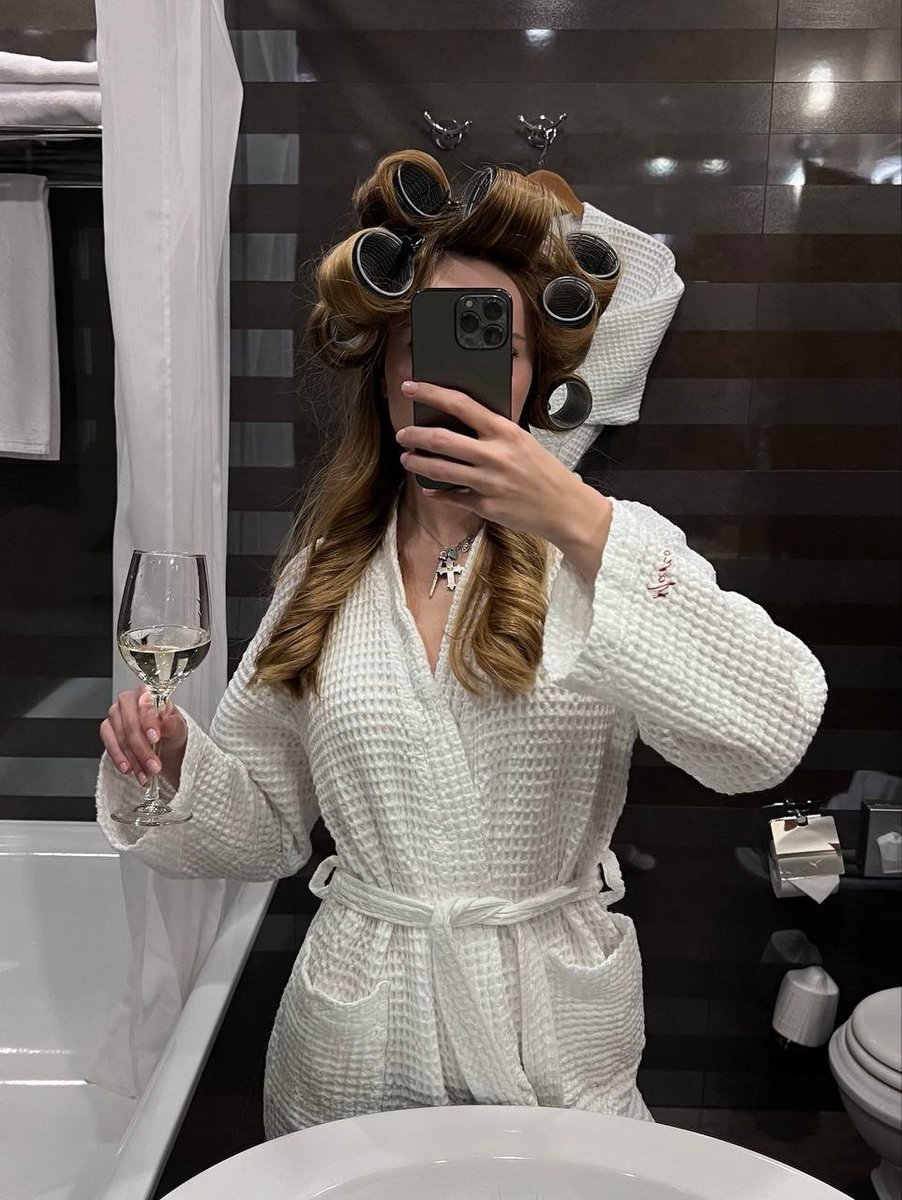 Ruth19910618's tweet photo. Slow nights and small wins make life feel complete🍸 https://t.co/wH38xPe4gI
