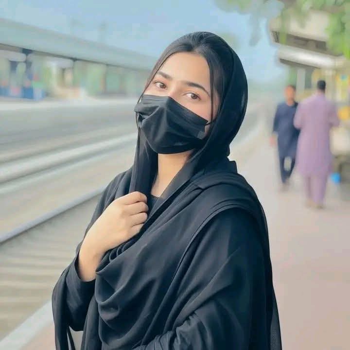 I'm 18 years old single girl and you?😍