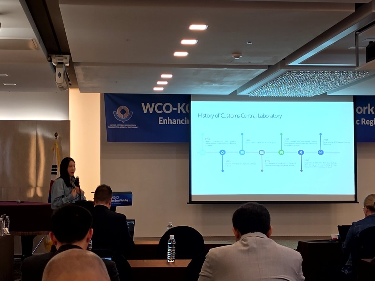 kwarkjs1's tweet photo. <The WCO-KCS drug enforcement expert workshop>에 중앙관세분석소도 참가하였습니다.
대한민국 서울에서 세계관세기구(WCO) 아태지역의 마약수사 관계 세관직원들의 워크숍이 있었습니다. 주요 참석 인사로는 한국 관세청의 관계 분들(관세청장, 조사국장, 국제조사과장 등)과 동아시아 주중관세관, WCO인증교관 및 RILO A/P소장, 아시아/태평양(A/P) 지역  세관직원들이 참석하여  국제공조 기반확대 및 인적네트워크 강화에 대하여 의견을 나눴습니다.
중앙관세분석소(KCCL) 소속 마약분석 팀장님은 다양한 마약분석사례와 함께 최초 마약분석 시작점이 된 것이 조사국과의 파트너십이었으며 현재의 분석���계에 이르렀다는 내용을 발표하였으며, 또한 WCO회원국 직원의 능력배양활동에 참여하여 국제적으로도 지원하고 있다고 중앙관세분석소를 소개하였습니다.
관세청 중앙관세분석소는 마약척결에 힘이되고자 거듭 노력하겠습니다.