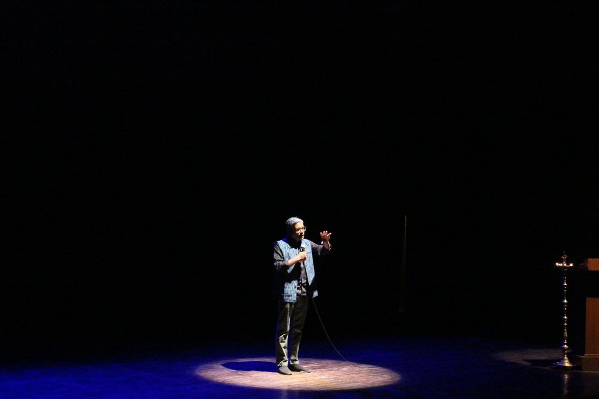 ravishranjanshu's tweet image. बीते दिनों महिला सशक्तिकरण के मुद्दे पर Lady Irwin Collage TEDx में अपनी बात रखने का मौक़ा मिला…इस दुनिया में वो आती हैं पुरुषों के समान, लेकिन समाज उनको महिला गढ़ देता है…
#TEDx #Ladyirwincollage