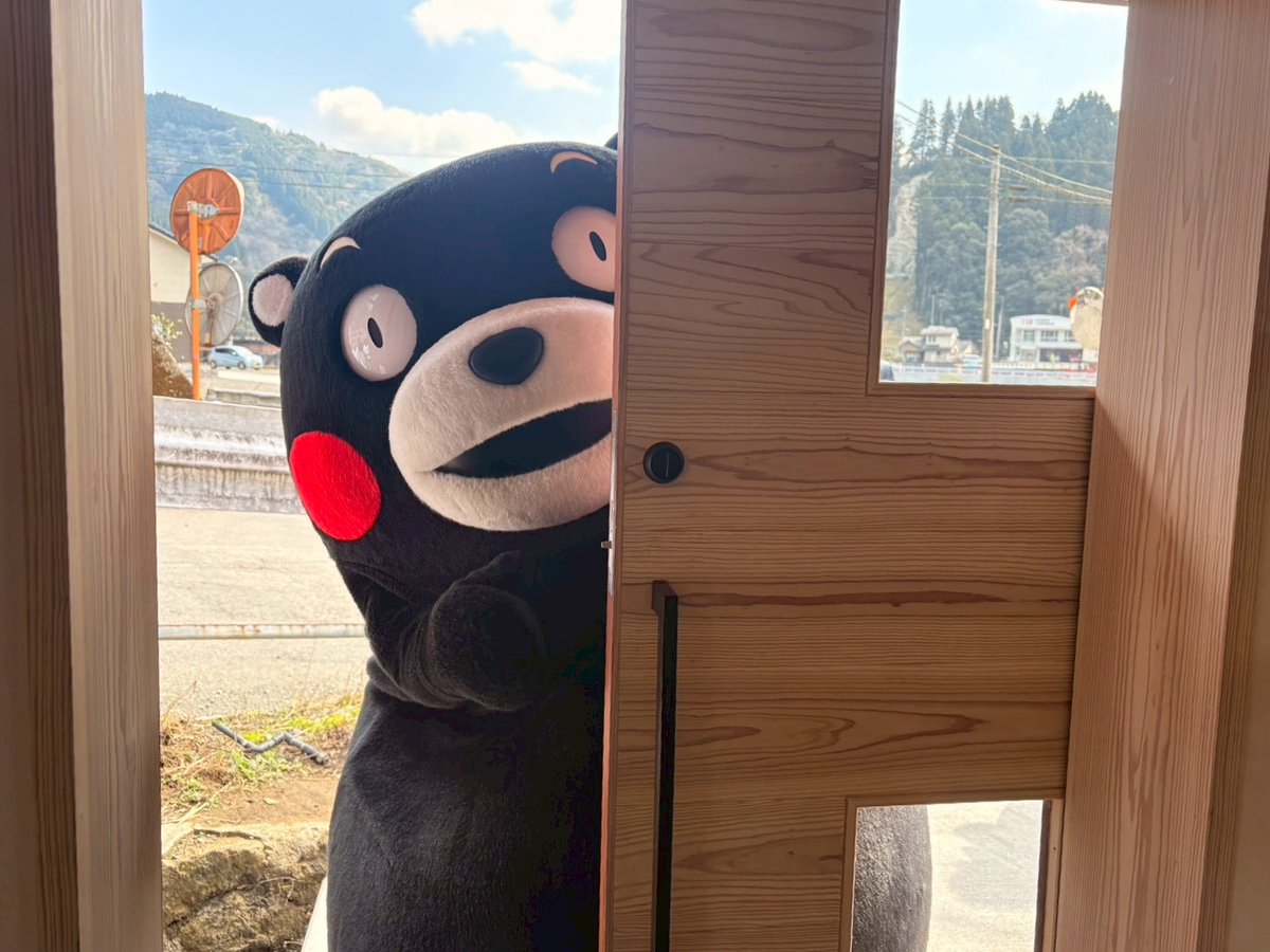 55_kumamon's tweet photo. おはくま〜！出かける人も仕事の人も、気を付けていってらっしゃいだモン！ https://t.co/puX4IFi9AH