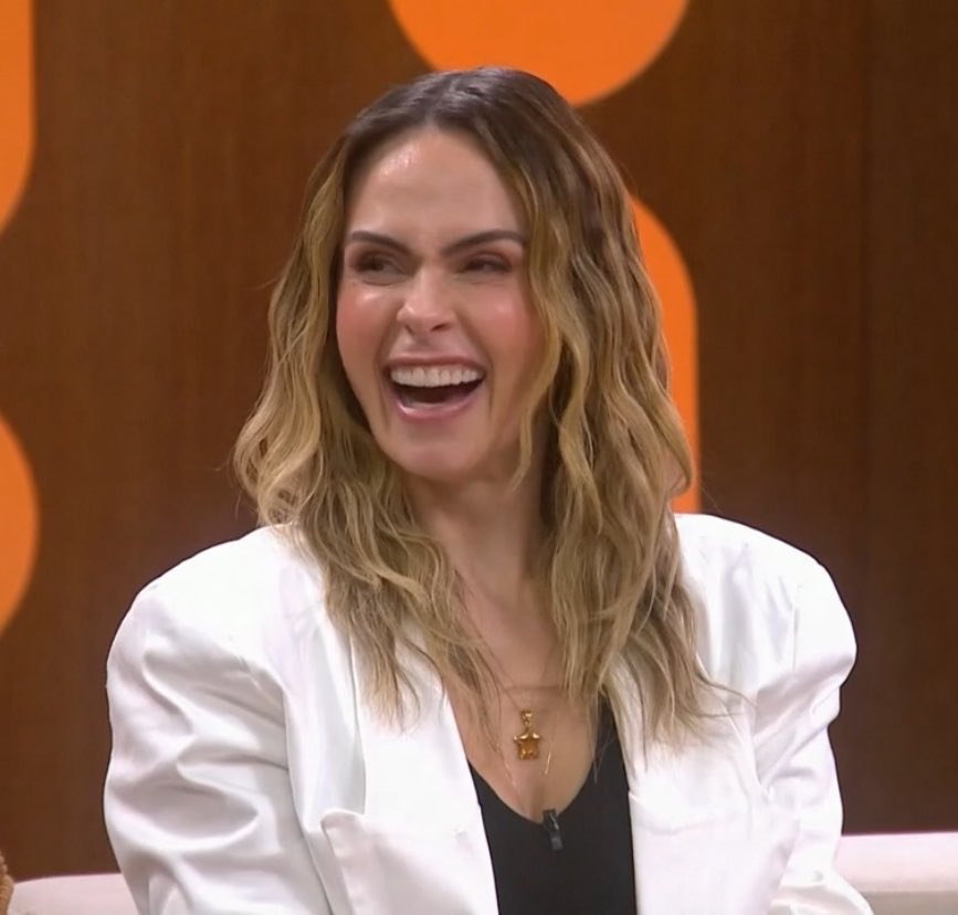 darknesspam's tweet photo. posso falar? a ana combina MUITO com o saia, juro que preciso dela fixa nesse programa 

ANA PAULA NO GNT https://t.co/sUOqUOnmgj