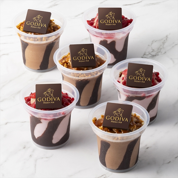 Godiva_JPN's tweet photo. ╭━━━━━━━━━━━━━━╮
　どっちが食べたいですか？😋
╰━━━━━━ｖ━━━━━━━╯

▶贅沢なひとときを味わう
　アイスケーキ🎂

▶日々のご褒美に楽しむ
　アイスクリーム🍨

https://t.co/e8wSDOF5md

#アイスクリームの日
#ゴディバ https://t.co/wAVWJ9r3Hw