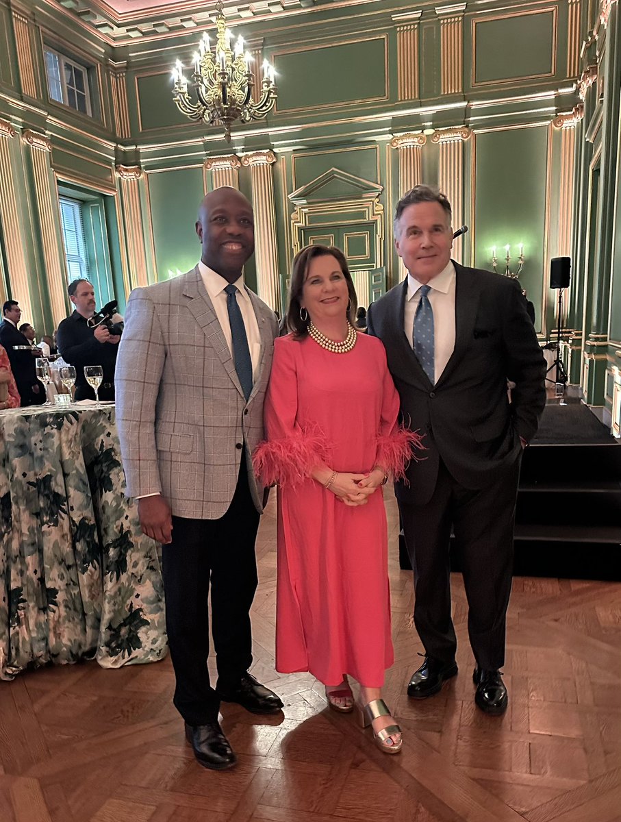 Tim Scott tweet media