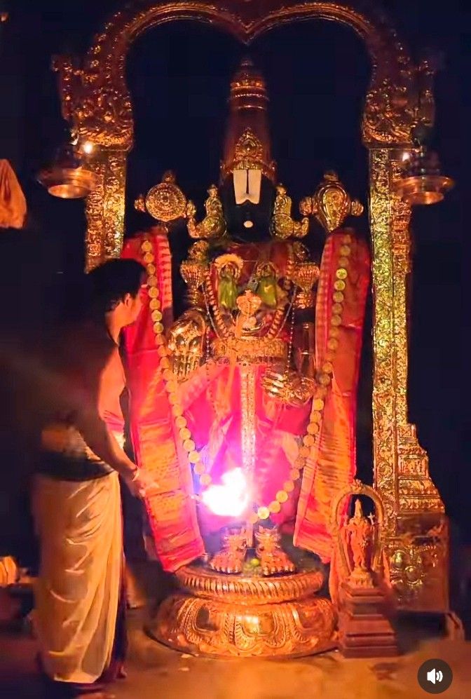 iRichaAwasthi's tweet photo. Begin your day with the divine and blissful darshan of Hari Govinda🙏❤️ https://t.co/7g7DdU5Syg