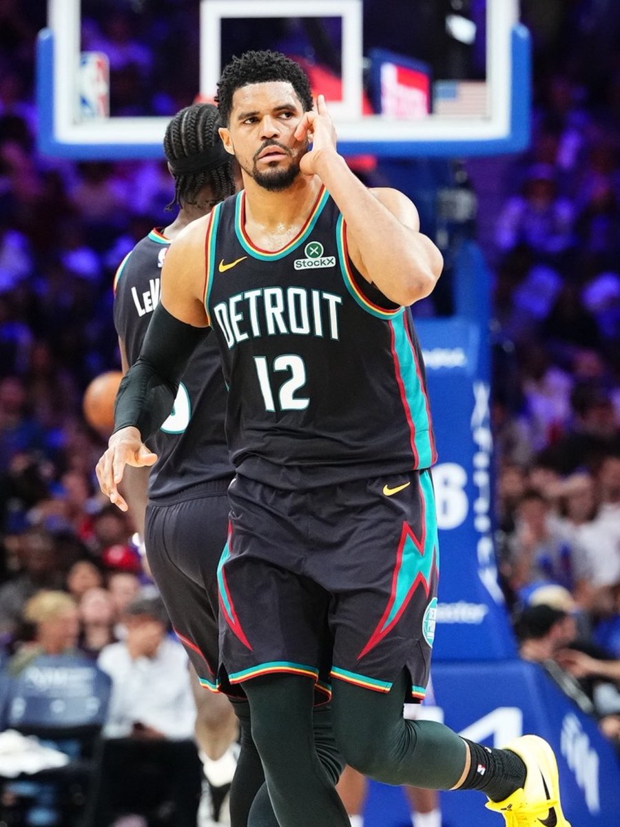 TheHoopCentral's tweet image. TOBIAS HARRIS OVER THE LAST 3 GAMES:

22.0 PPG
7.0 RPG
49.0% FG
34.9 MPG

Give him respect. 🔥