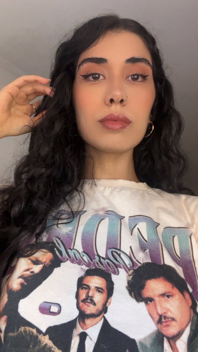 seguimo aqui ❤️ sou fã de muita coisa. dos beatles, do pedro, do bad bunny, da lana del rey, da stevie nicks, de bruxaria, dos meus amigos e amigas, do meu salário…