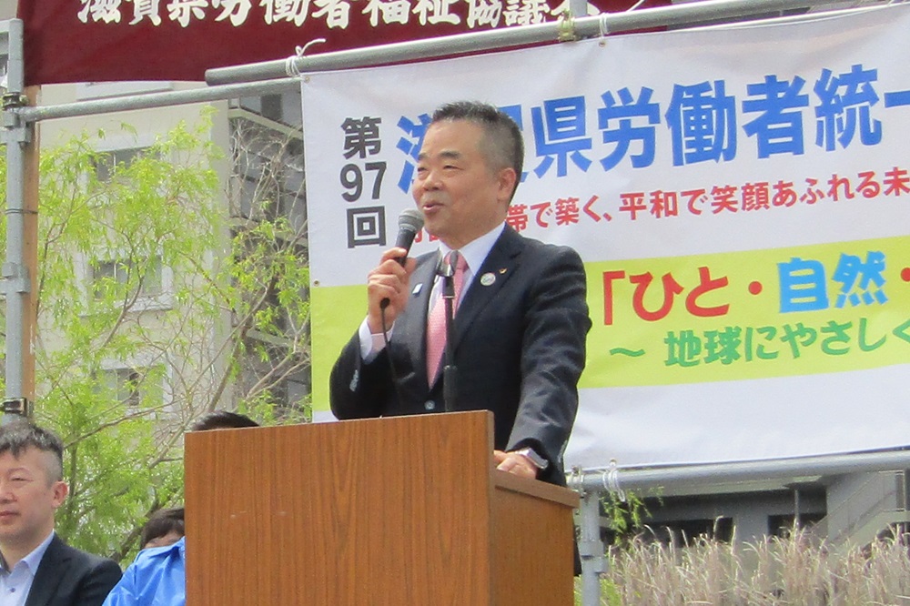 rengoshiga's tweet photo. ★第97回滋賀県労働者統一メーデー★2026.4.25
https://t.co/TiWsCmMrcl

県下4会場、約3,200名の働く仲間や家族、地域の方々と���くの方にご参加いただきました！
賃上げの実現や安心して働き続けられる社会の構築に向け、思いを共有する場となりました。

#連合滋賀　#メーデー https://t.co/cJ1DUlahJr
