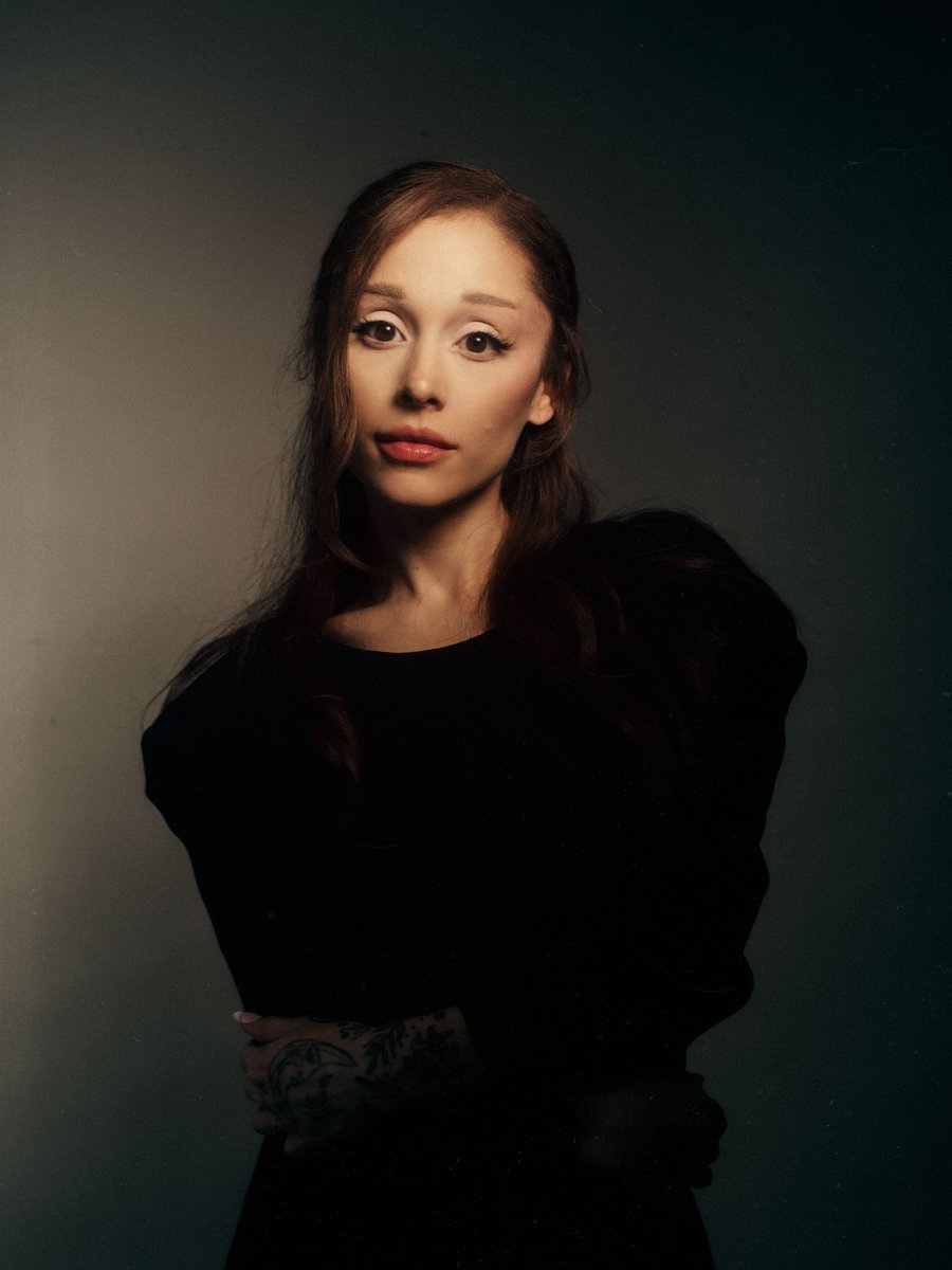 Lumistaronline's tweet image. Ariana Grande ป็อปสตาร์เจ้าของ 3 รางวัลแกรมมี และผู้เข้าชิงรางวัลออสการ์และลูกโลกทองคำประกาศอัลบั้มใหม่ชุดที่ 8 “Petal” 31 กรกฎาคมนี้ 

#ArianaGrande #petal 

อ่านต่อ: m.facebook.com/story.php?stor…