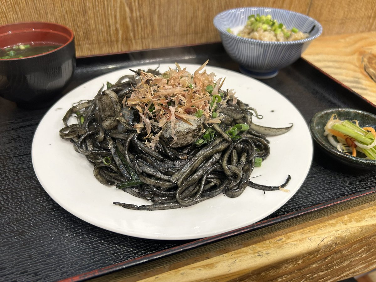 clay72more's tweet photo. 郷土料理の店 天龍　イカスミ焼きそば じゅーしぃセット https://t.co/FSO2z3xeKS