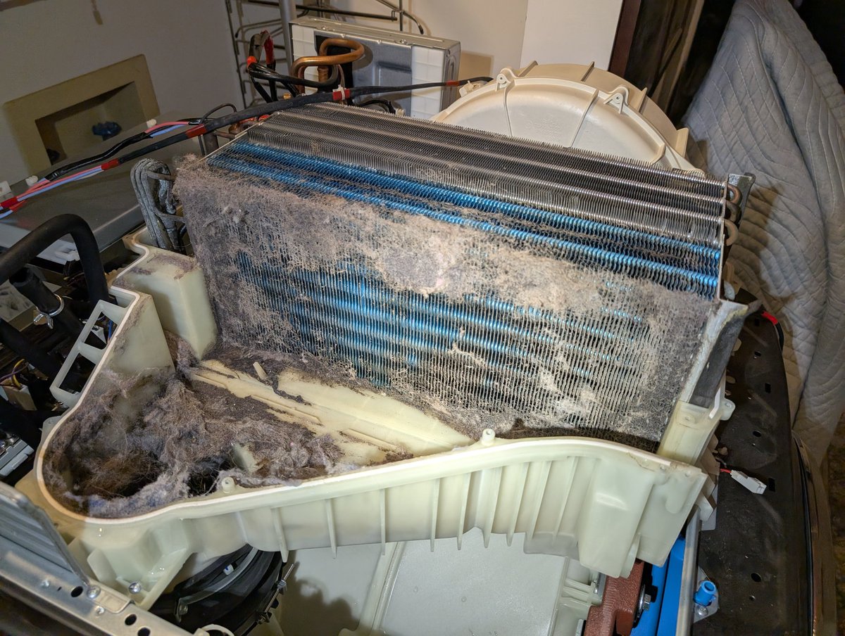 Doc_Pait's tweet image. @GE_Appliances Absolutely unacceptable, GE 😡😡 You're supposed to be THE market leader in this area. There is NO way you tested this combo in "homes with pets" and came away without an overhaul. Absolute garbage, #GEAppliance #AllInOne #ComboWasherAndDryer