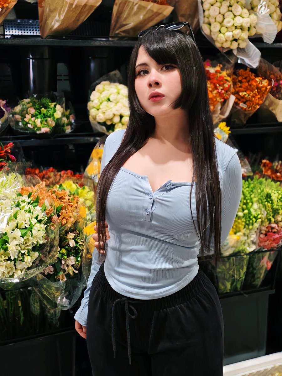 whiterabbit_exe's tweet image. Asi es, me peino para ir al costco y tomarme fotos en las flores.~ 💛
.
Mi actividad de la vida cotidiana la verdad, me encanta hacer la despensa y saborear que voy hacer durante la semana. ( ≧∀≦)ノ
¿Qué no puede faltar en su carrito?
.
#kawaiigirl #egirl #ootd