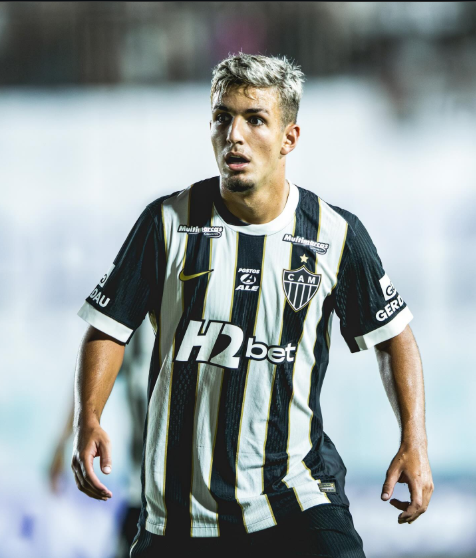 mariodecastr's tweet photo. Olha a hora que os meninos da base entram no jogo

E outra

Tem vários meias do Galo que não conseguem fazer UMA jogada dessa que o Iseppe fez agora

Dar uma caneta, tirar pro lado, progredir jogo com dribles curtos em zonas de pressão...

Igor Gomes NUNCA fez isso na carreira https://t.co/KcqBG5rQdN