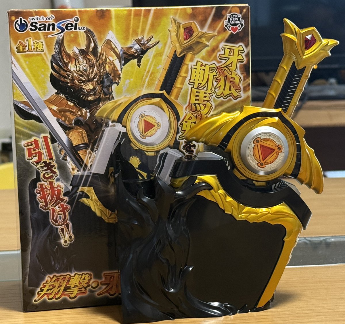 FsZmnd's tweet photo. 無くなる前に取ってきたけど早速子供の玩具になっただすwww😂

#牙狼
#プライズ景品 https://t.co/uFUujZfjdA