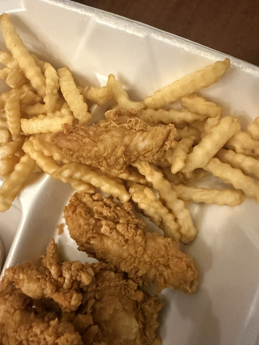 1stZacreth's tweet photo. So is the economy hitting Raising Canes? Didn’t know this would count …
#raisingcanes #worldssmallest https://t.co/6Wbs6BmejK