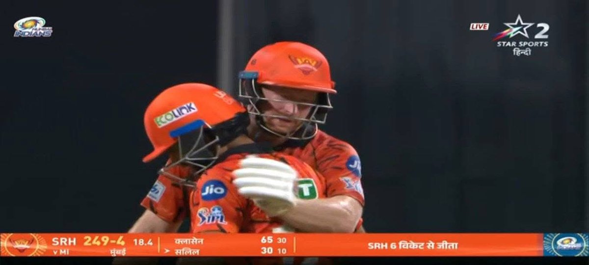 ghanikhalid1's tweet photo. Duniya hilate hilate aisi halat ho gayi hai ki ab 243 bhi defend nahi ho pa rahe hain 😎 Jasprit Bumrah has joined Ashok Dinda’s Dinda Academy. https://t.co/6XcdpY5L92