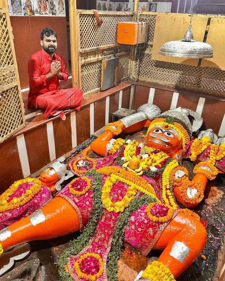 एक प्रणाम सारे परिणाम बदल देता है
प्रयागराज से प्रातः कालीन लेटे हुए हनुमान जी के अद्भुत दर्शन