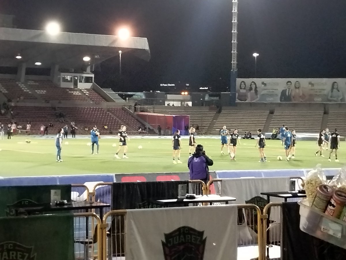 16_rg3's tweet photo. Aquí en el estadio San Benito de CD, Juárez para apoyar a mis  poderosas   águilas vamos @AmericaFemenil  ❤️❤️🦅🦅🦅🦅😅 https://t.co/CvC51U8cxe