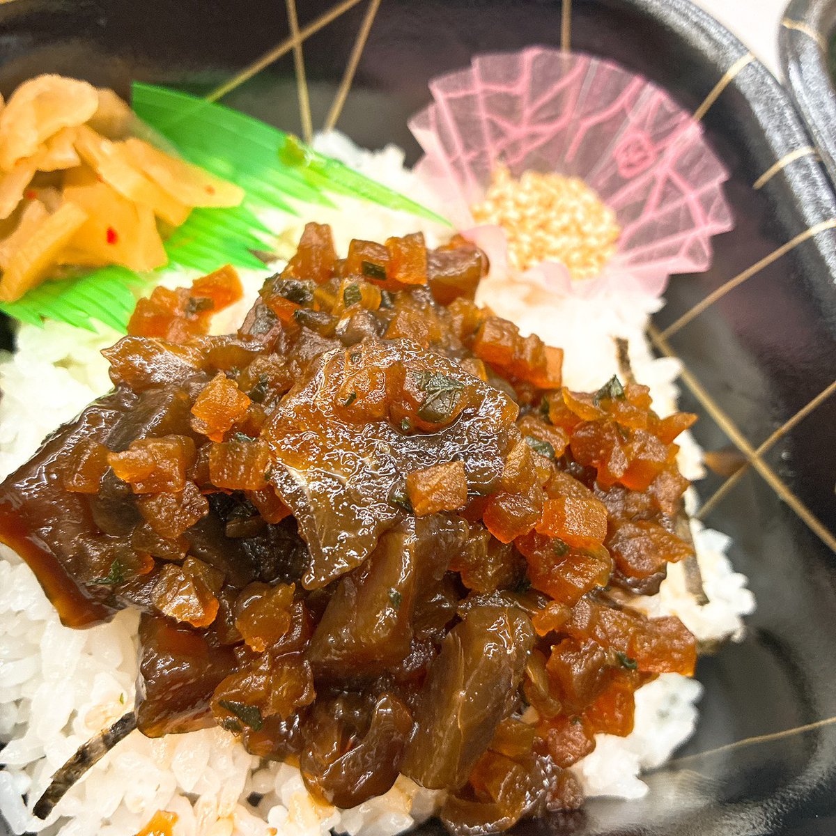 BENTOMAN_HL's tweet photo. ✨農林水産大臣賞受賞✨の唯一の熟成技術で作った
～【極】熟成魚漬け丼～
熟成、それは魚の旨みを変える魔法。
鮮度を超えた禁断の濃厚。
舌の上でとろりととろける。
極上の一杯をさらに贅沢に変える。
#ベントマン https://t.co/Rbm8hFKfWJ