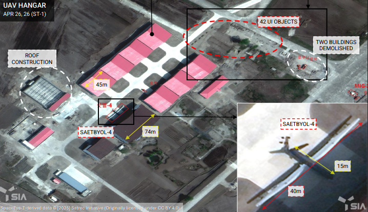 North Korea's UAV ISR-Strike demo is imminent.
Apr 26 satellite imagery of Panghyon Airfield shows: modified Saetbyol-4 with 40m wingspan, new target vehicles, repositioned launch sites — all ahead of a Kim Jong Un-attended exercise.

📄 si-analytics.ai/en/imminent-la…%…

#IMINT #GEOINT