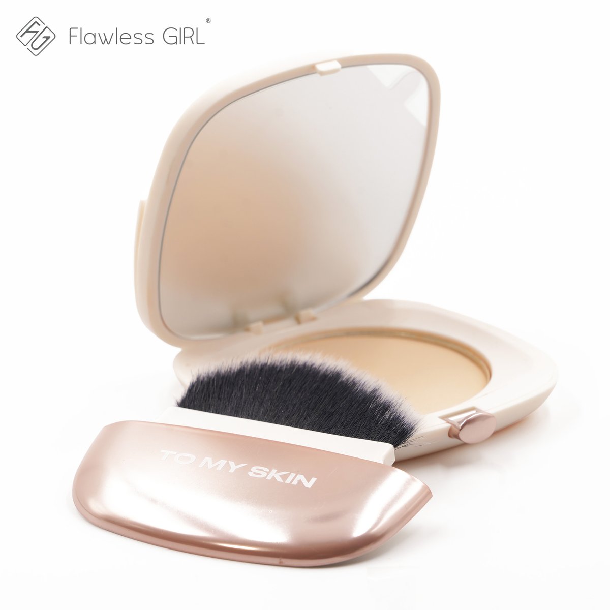 FlawlessGirl888's tweet image. Compact, practical, ready to go 💄
FG-468 powder compact (10g) is ideal for daily touch-ups &amp;amp; travel-friendly makeup routines.

🌐 flawless-girl.com

📩 flawlessgirlcosmetic@gmail.com

#flawlessgirl #powdercompact #facemakeup #beautyproducts #cosmeticsupplier #oemodm