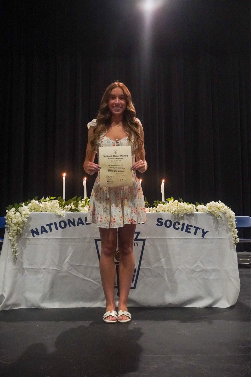 izzy_shew's tweet photo. NHS Induction Ceremony 💕 https://t.co/GczFqFRbcr