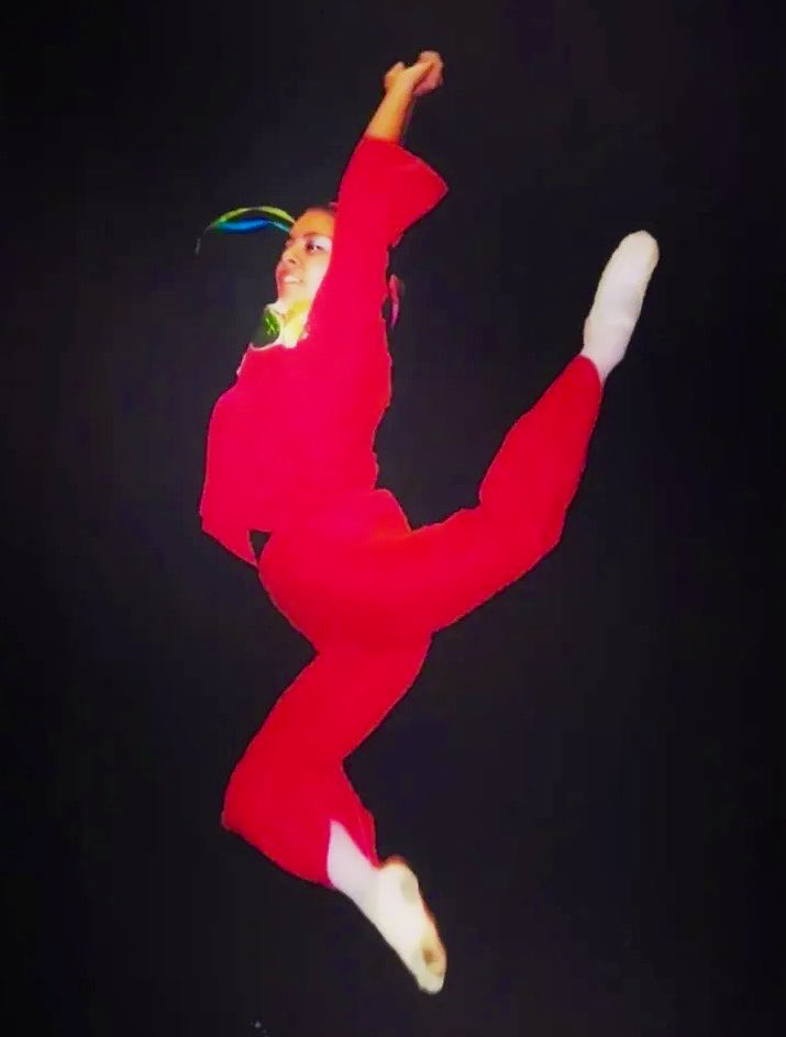 _HyoShio's tweet photo. Feliz Día de la Danza 🩰🔥

Por mucho que #fiebredebailechv sea TV, agradezco que haya gente que ahora dice En Dehors, Pass de Troix y Grand Battement 🫶 

Pd: he visto hombres performatica que ha llegado a tomar clases de Ballet solo pa engatuzar chiquillas JAJAJA saludos 🫶 https://t.co/XVepf2lS1K