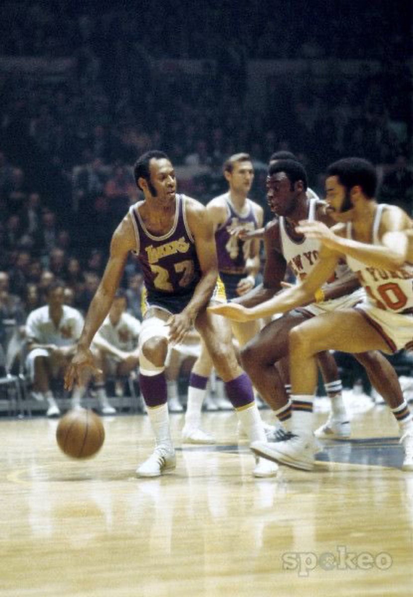 sigg20's tweet image. “Old Day”Elgin Baylor is met by Cazzie Russell and Walt Frazier during the 1970 Lakers-Knicks NBA Finals at Madison Square Garden.
#Knicks #NBA #NYC #Lakers #LosAngeles #1970s