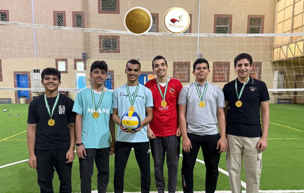 ثانوية مدارس الجامعة ( بنين ) tweet media