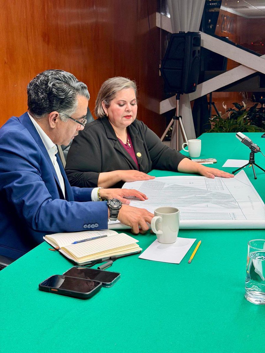INSUS_Oficial's tweet photo. En el marco del #Compromiso49, sostuvimos mesa de trabajo con la diputada @Evangelina_MoG para revisar la situación de más de 3,200 familias de #Tijuana, Baja California, que buscan certeza jurídica sobre sus lotes. 📄🤝 https://t.co/owkwogQeV0