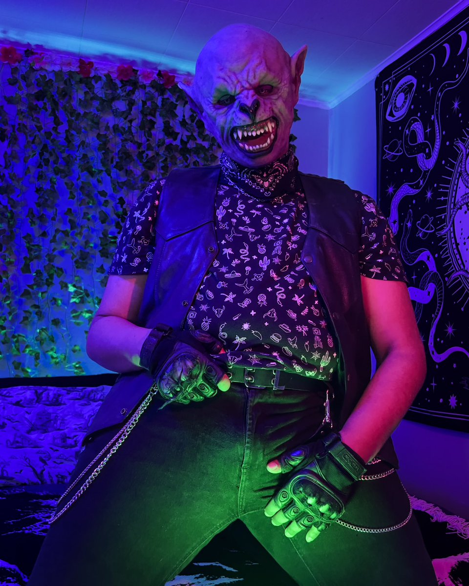 Darren_Hyena's tweet image. Come here- I got a little somethin for ya~ 😉

#silicone #siliconemask