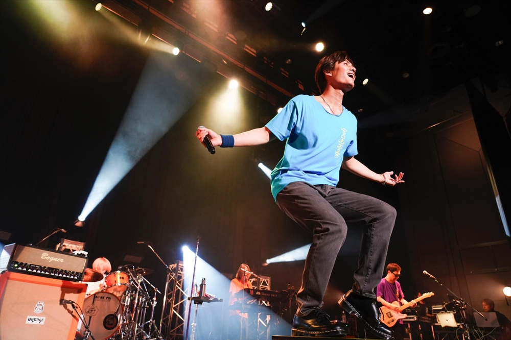encore_inf's tweet photo. 現在、舞台「BACK BEAT」でジョンレノンを演じている加藤和樹が20周年イヤーにミニアルバム「SMASH BOX」発売決定！先行配信シングル「Chu La Pa Pan!!!」を5月1日にリリース！

https://t.co/A0XdZDjNsh

#加藤和樹 #舞台BACKBEAT https://t.co/mck3xEOoIT