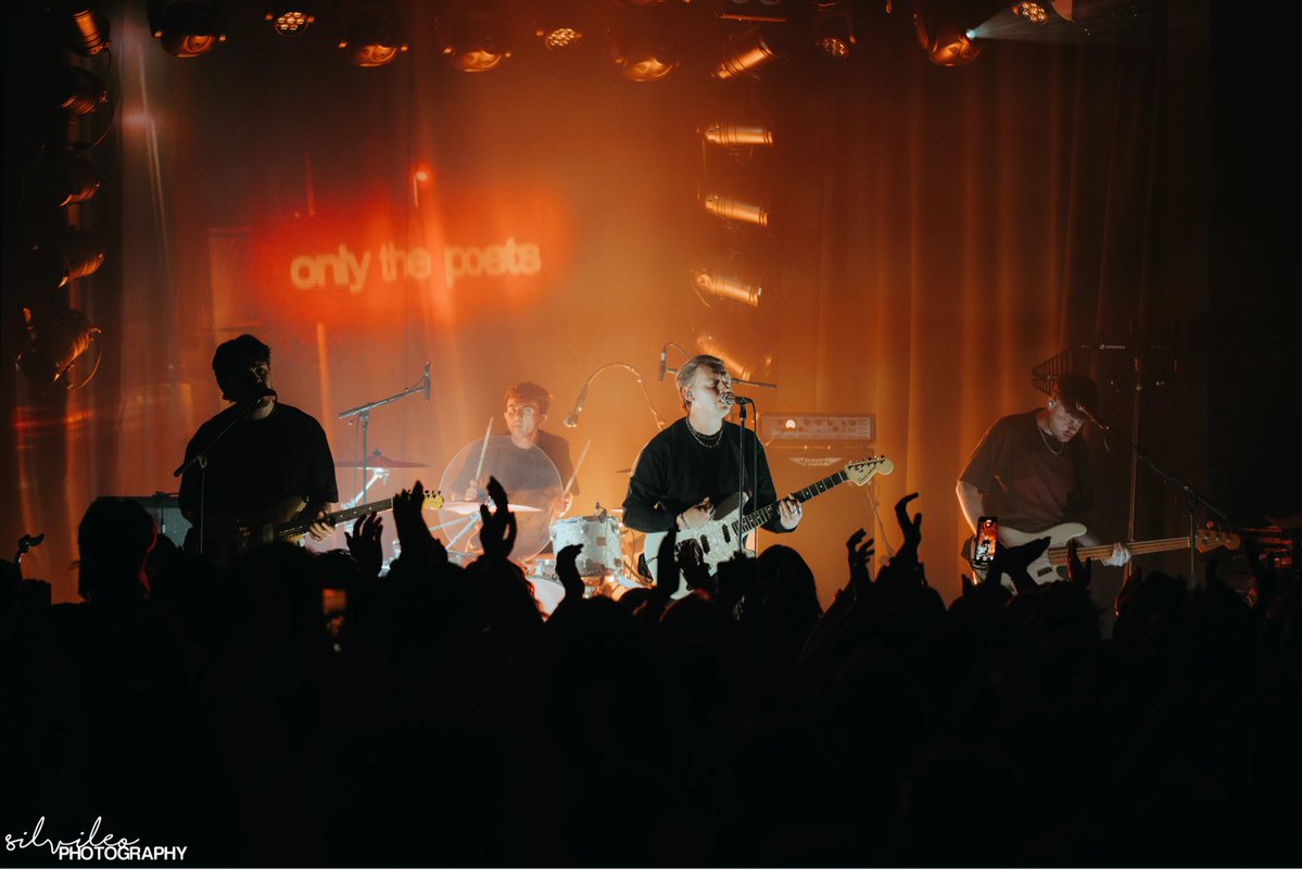 S I L V I.🍀✦|| ❯❯❯❯ 😔 tweet media