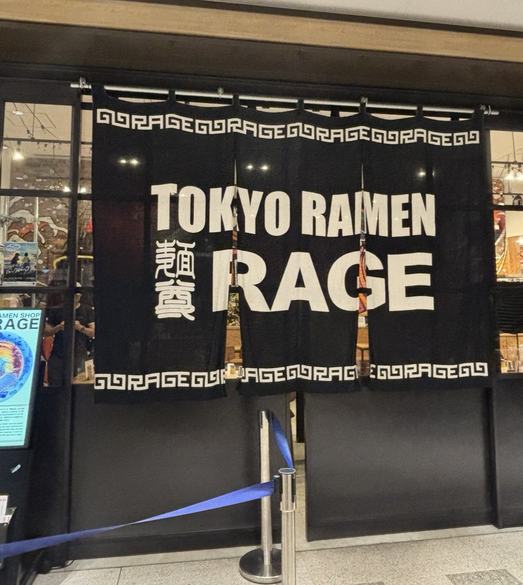 お店の方に聞いたのですが
撮影の日は本当に
食べずに帰られたそうです
でも次の日に森本慎太郎くんが
わざわざ食べに
来てくれたそうですよ
(特製軍鶏そば)
慎太郎くんって
律儀な性格なんですね♡
好感度爆あがりです♡
＃SixTONES 
＃森本慎太郎　＃シクスト

tabelog.com/tokyo/A1307/A1…