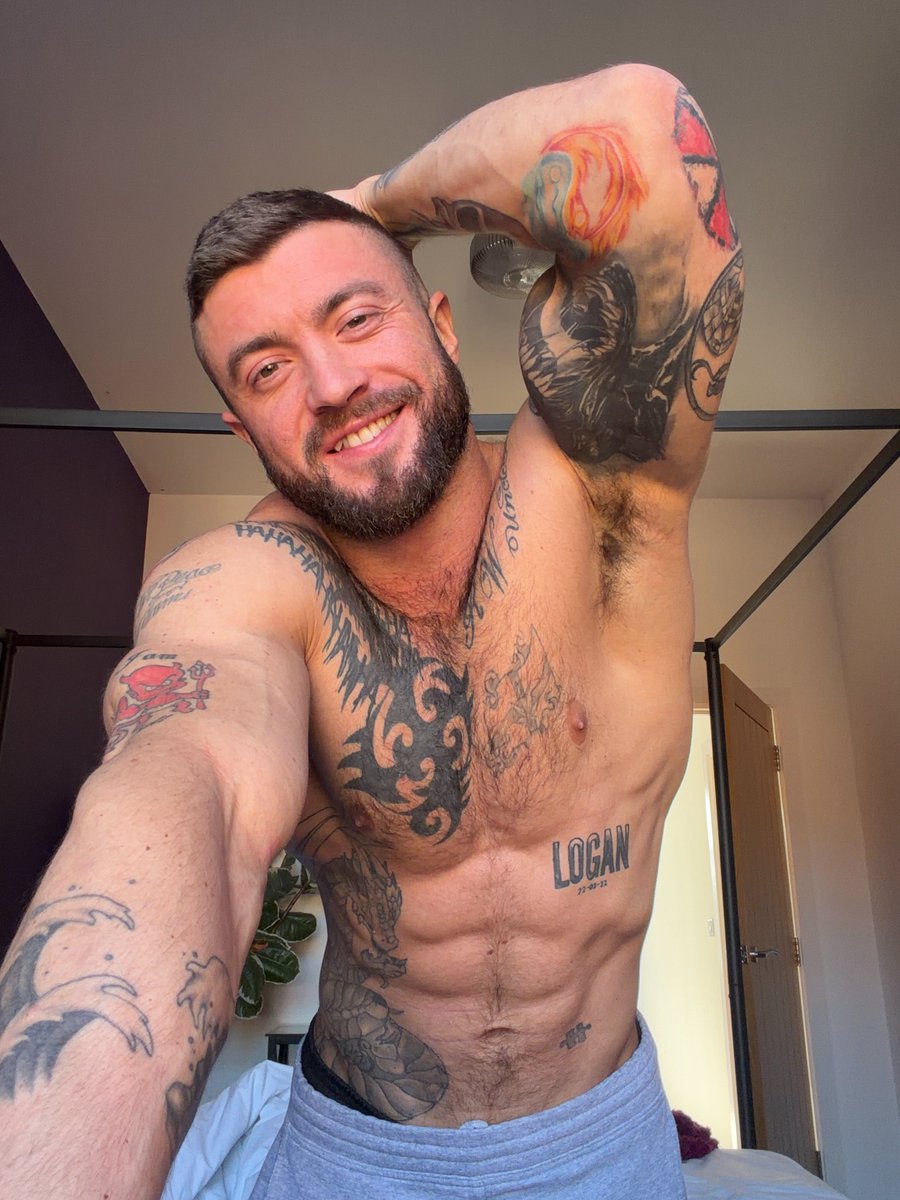 JamesHardyx93's tweet photo. netflix? nah how about me instead? https://t.co/GSIpOehFZr