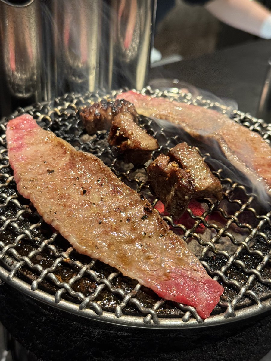somegoodvibe's tweet photo. 일본가서 고기먹었는데 진짜 개맜있었음 https://t.co/WkgS7MyoGa