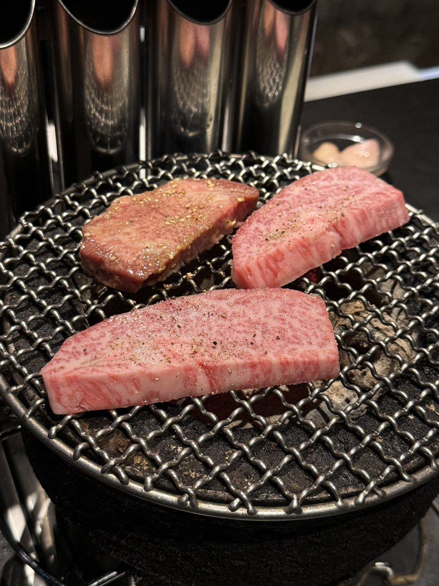 somegoodvibe's tweet photo. 일본가서 고기먹었는데 진짜 개맜있었음 https://t.co/WkgS7MyoGa