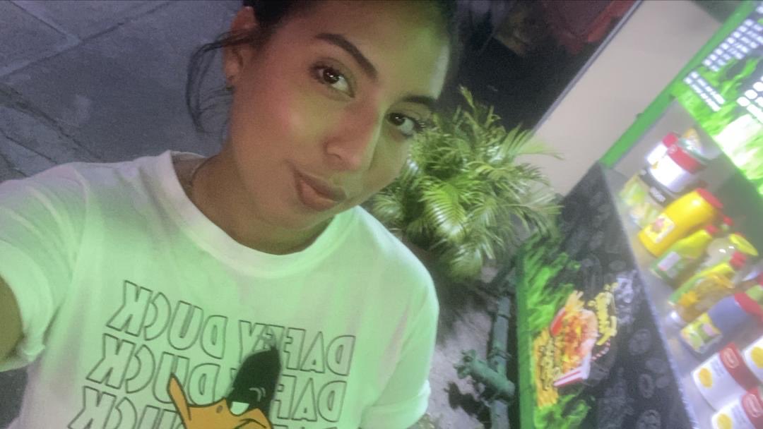 SweetieBoo69's tweet photo. Your fav girl it’s ready after a hotdogs break 🌭 
Available all night 😘

#buyingcontent #nsfw #nsfwtwt https://t.co/Rz6n7xB8Yz