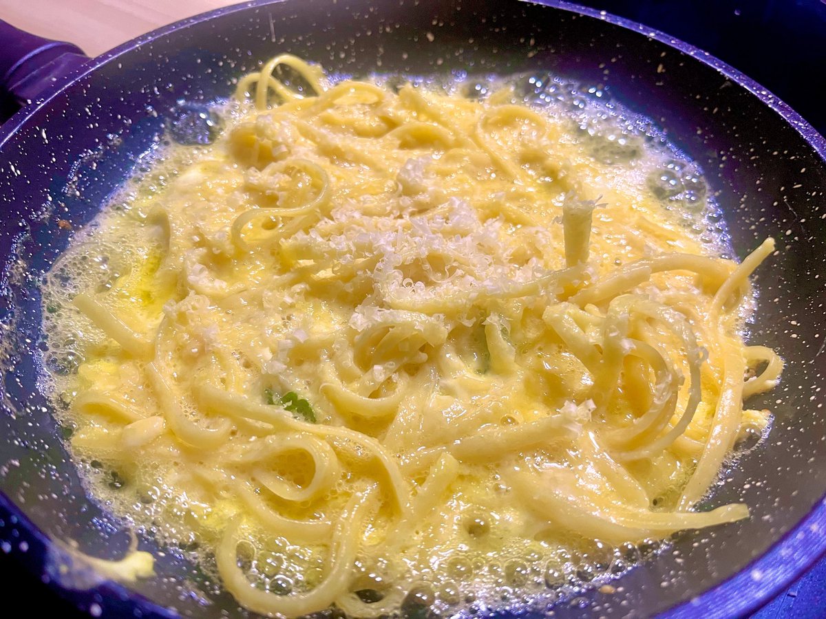 MagicAndPasta's tweet image. How do you frittata?

Does your come with leftover spaghetti,  lashings of Parmesan, Bippi chilli oil, a lovely glass of wine and a first row seat to this glorious tropical rain?

All very wonderful things 🙌🙌

#LoveWhereYouLive

#FNQ 🏝️
