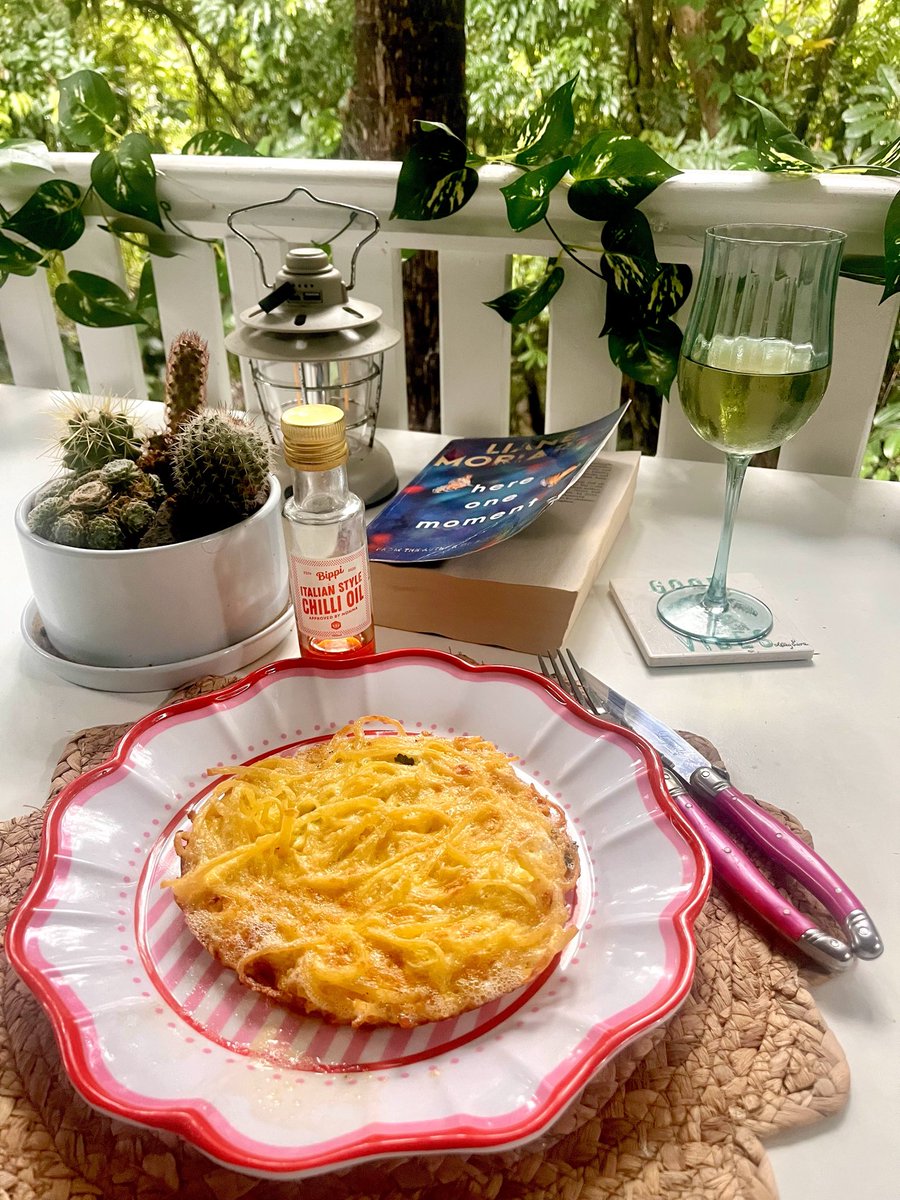MagicAndPasta's tweet image. How do you frittata?

Does your come with leftover spaghetti,  lashings of Parmesan, Bippi chilli oil, a lovely glass of wine and a first row seat to this glorious tropical rain?

All very wonderful things 🙌🙌

#LoveWhereYouLive

#FNQ 🏝️
