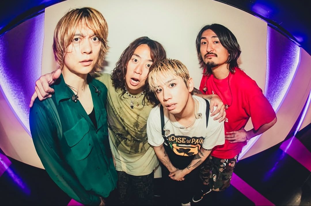 oorstaka's tweet photo. they give us oorers everything, I'm grateful to have this band in my life ❤ https://t.co/57FhrzZG2x