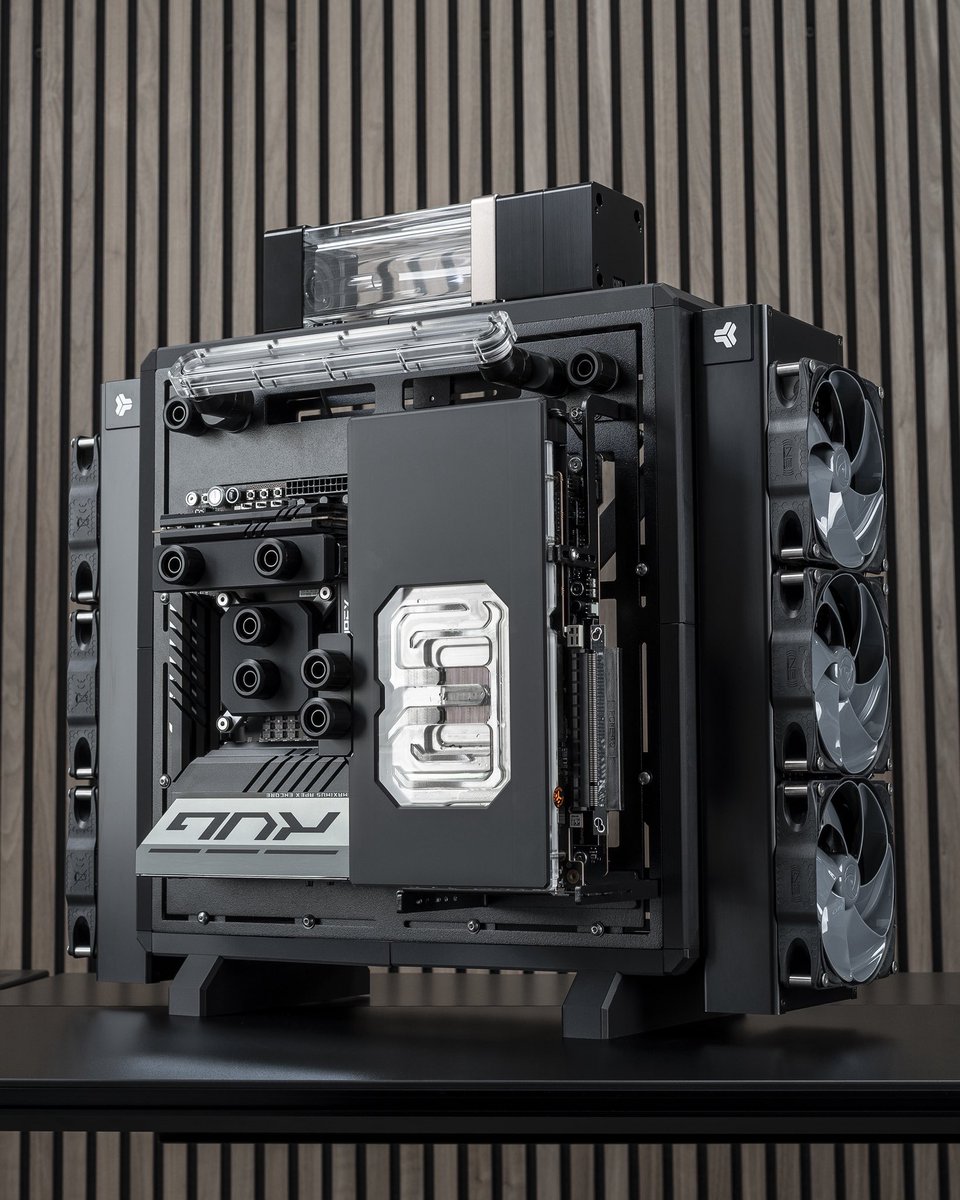 liquidhaus's tweet image. LiquidHaus EXO. Build your PC the way you want. Pre-Order yours now. #pcbuild #overclocking #watercooling