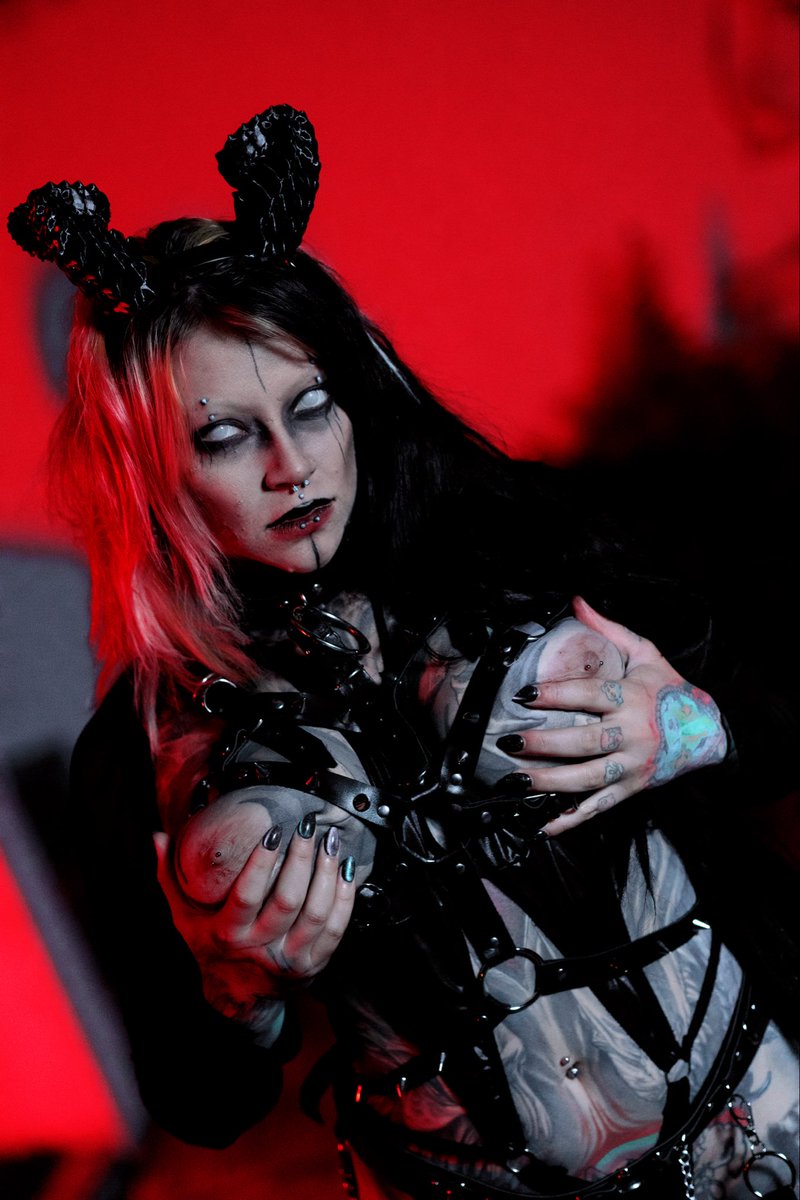 SkyeMoira_'s tweet photo. New set demon girl 👹 https://t.co/6HHxuiLMGU