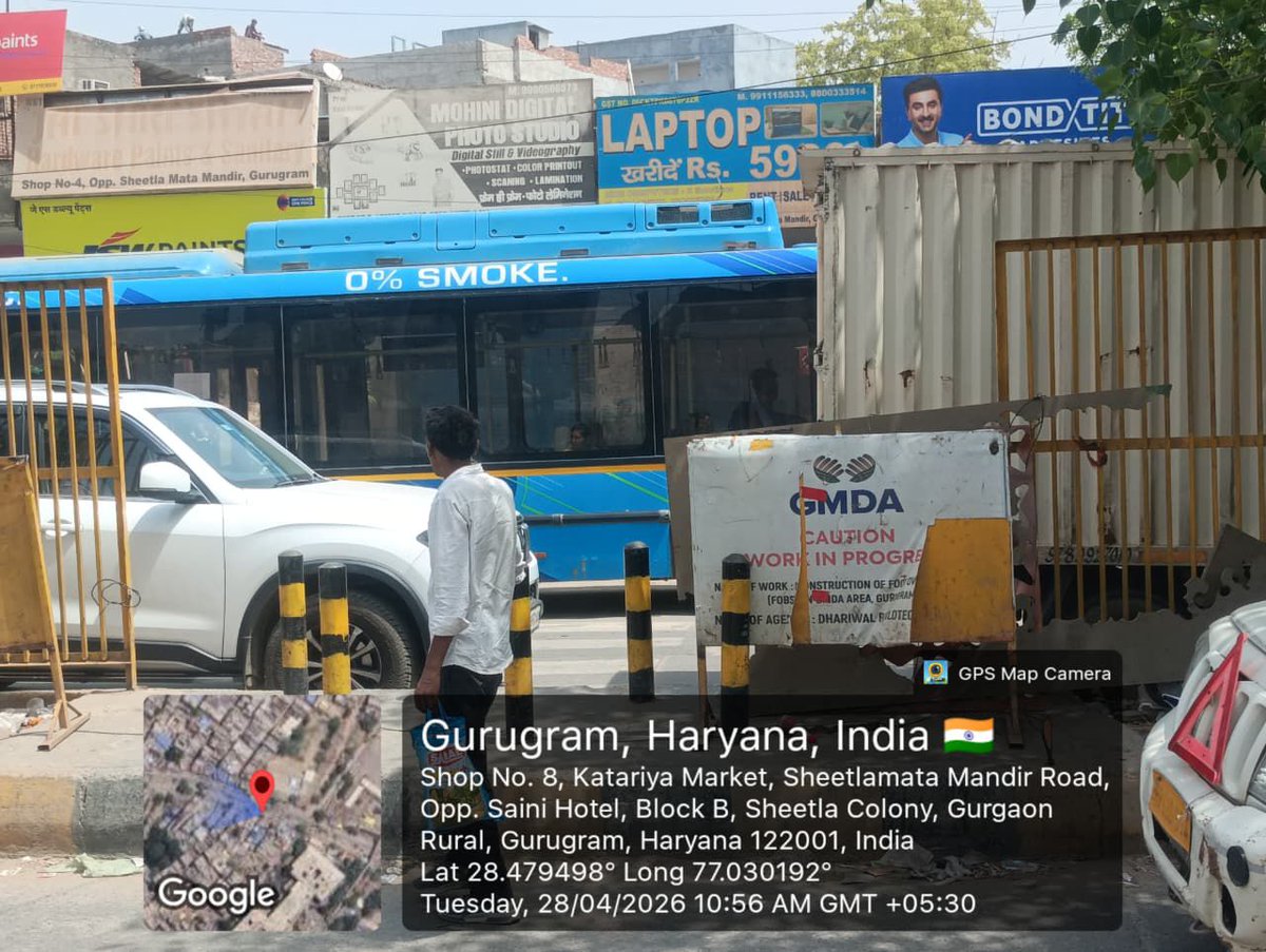 Saumyacritic's tweet image. @OfficialGMDA सुव्यवस्थित योजना का कमाल देखिए #fob समय पर बना नहीं, तो दुकानदारों ने खुद ही रास्ता बना लिया। 

–ग्रिल काटकर जनता के लिए जुगाड़ ब्रिज तैयार।
सबसे महत्वपूर्ण ट्रैफिक समस्या 

जुगाड़ कभी नहीं रुकता

  #Gurugram

@cmohry @NayabSainiBJP
@DC_Gurugram @pcmeenaIAS