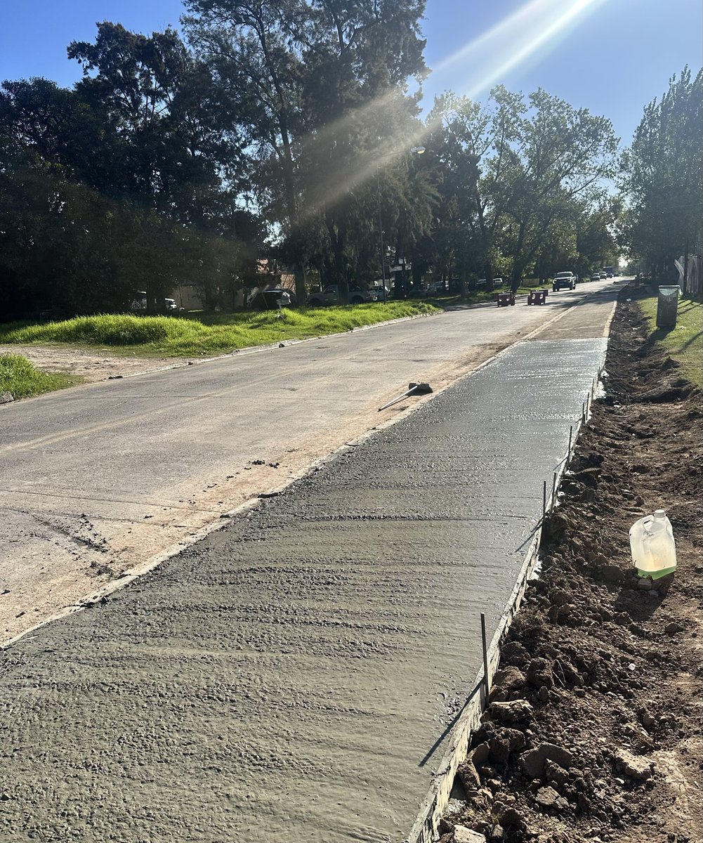 GestionLocalT's tweet photo. BARRIO LA PALOMA
Se continúa avanzando con ￼ la construcción de veredas en la senda aeróbica, en Paul Groussac y Beltrán #LaPaloma ,mejorando este espacio para que más vecinos lo disfruten de forma segura.
 intendente @ZamoraJulio https://t.co/0vysTGX4R9