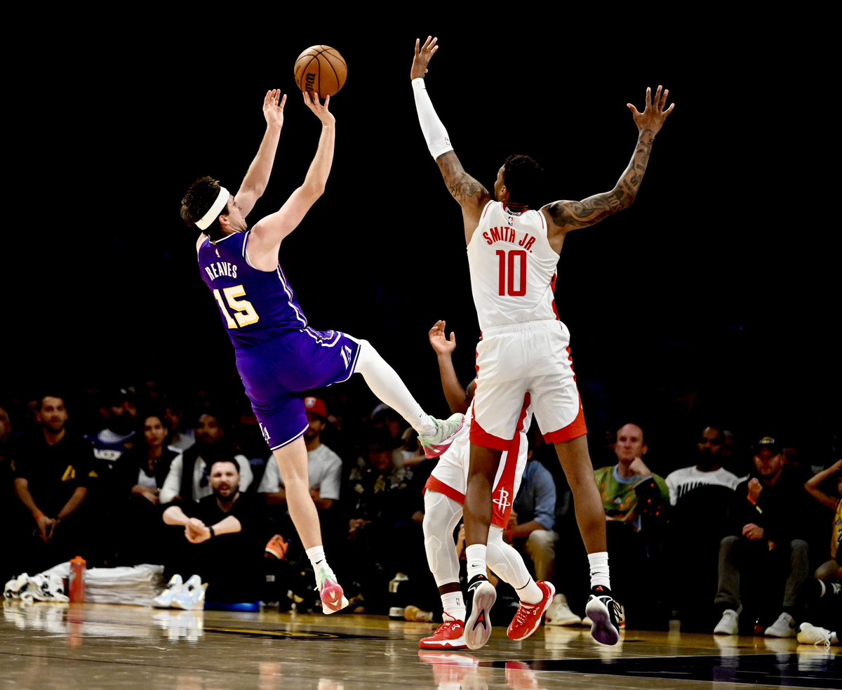 photowkb's tweet image. The Los Angeles Lakers take on the Houston Rockets during game 5 of a Western Conference first-round NBA playoff basketball game at Crypto.com Arena in Los Angeles. @nba #nba @lakers #lakers @HoustonRockets #houstonrockets #basketball @thebenroyer #playoffs @NikonUSA