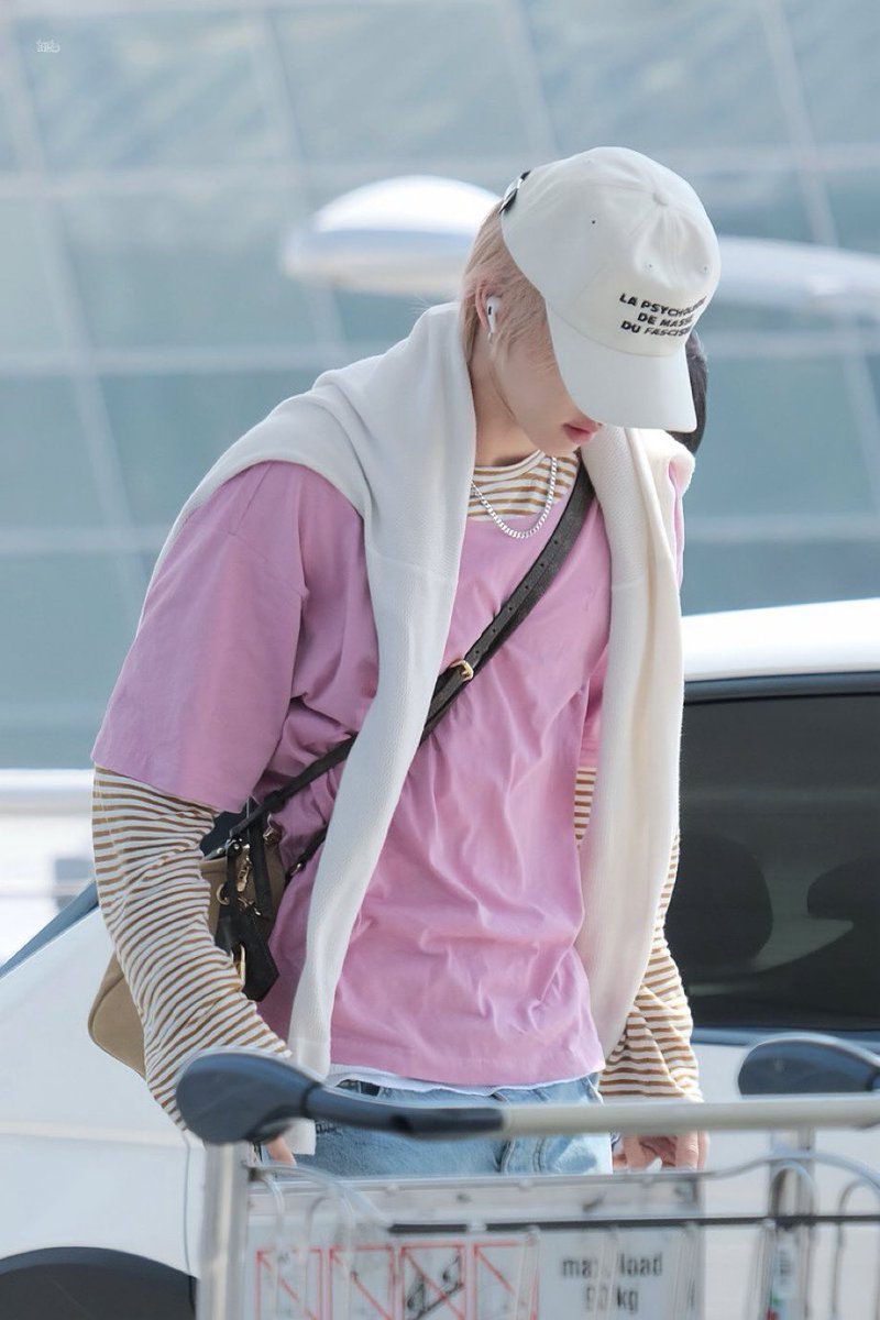 PINK MINGHAO TODAYYYYY ! 🥹💞

so excited for the music fest and his new song omg lets go minghao !!! also, we’re getting lots of pinkhaos the past days omg life is good 🙂‍↕️🩷